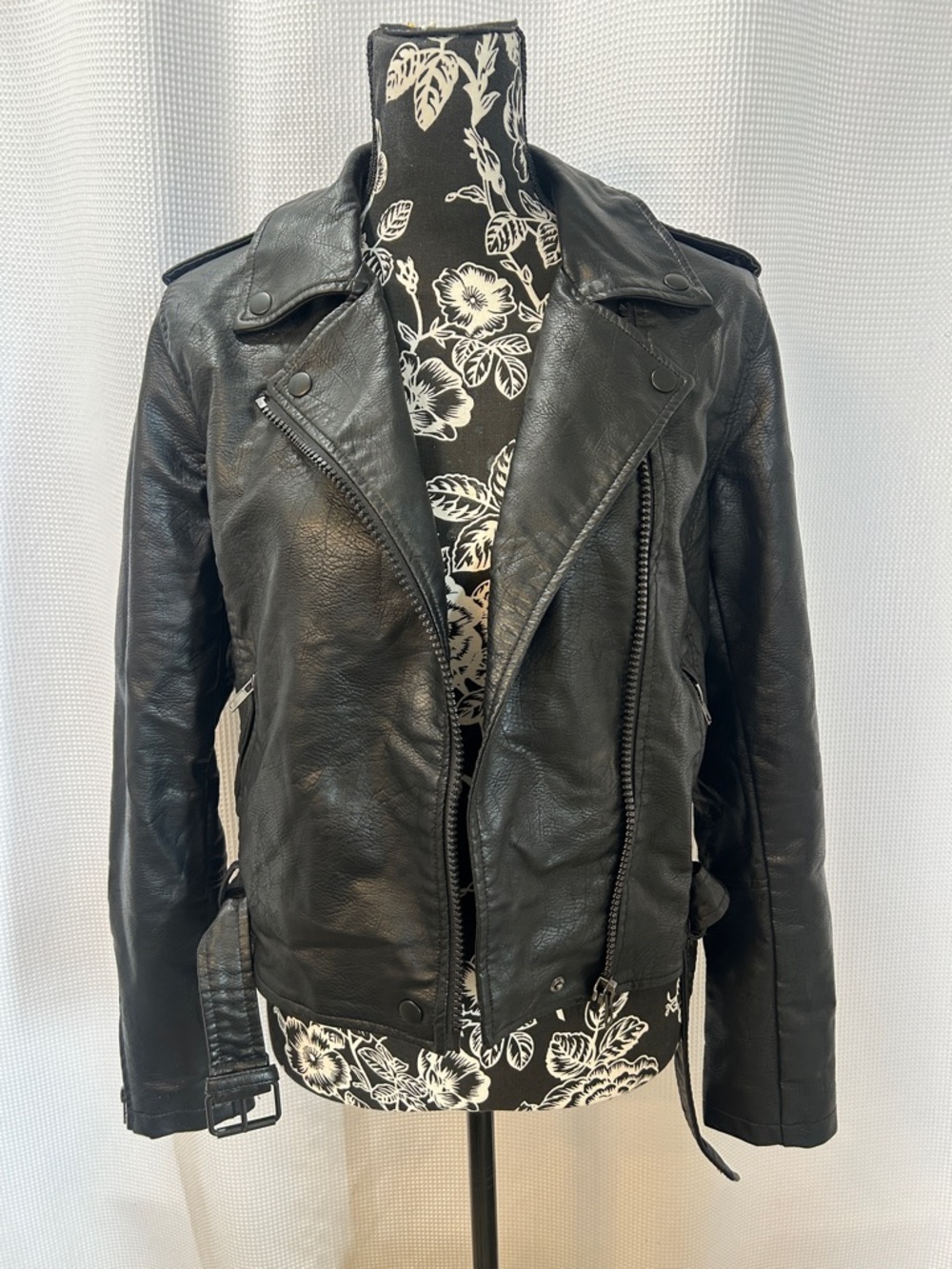 NWT Wild Fable Black Vegan Leather Motorcycle Rider Biker Jacket Women’s M - Picture 2 of 10